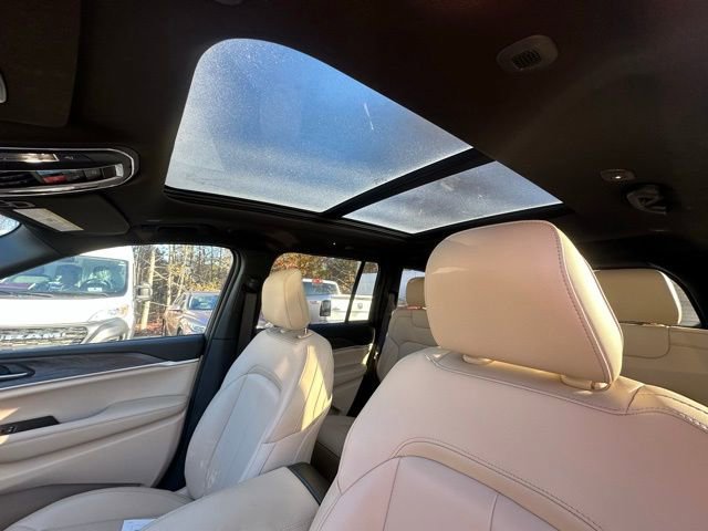 Used 2024 Jeep Grand Cherokee Limited image 24