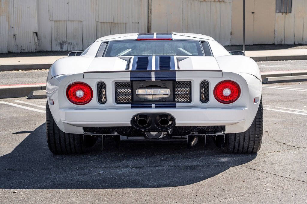 Used 2005 Ford GT image 4