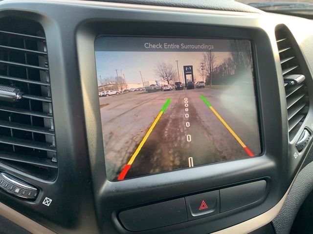 Used 2017 Jeep Cherokee Limited image 30