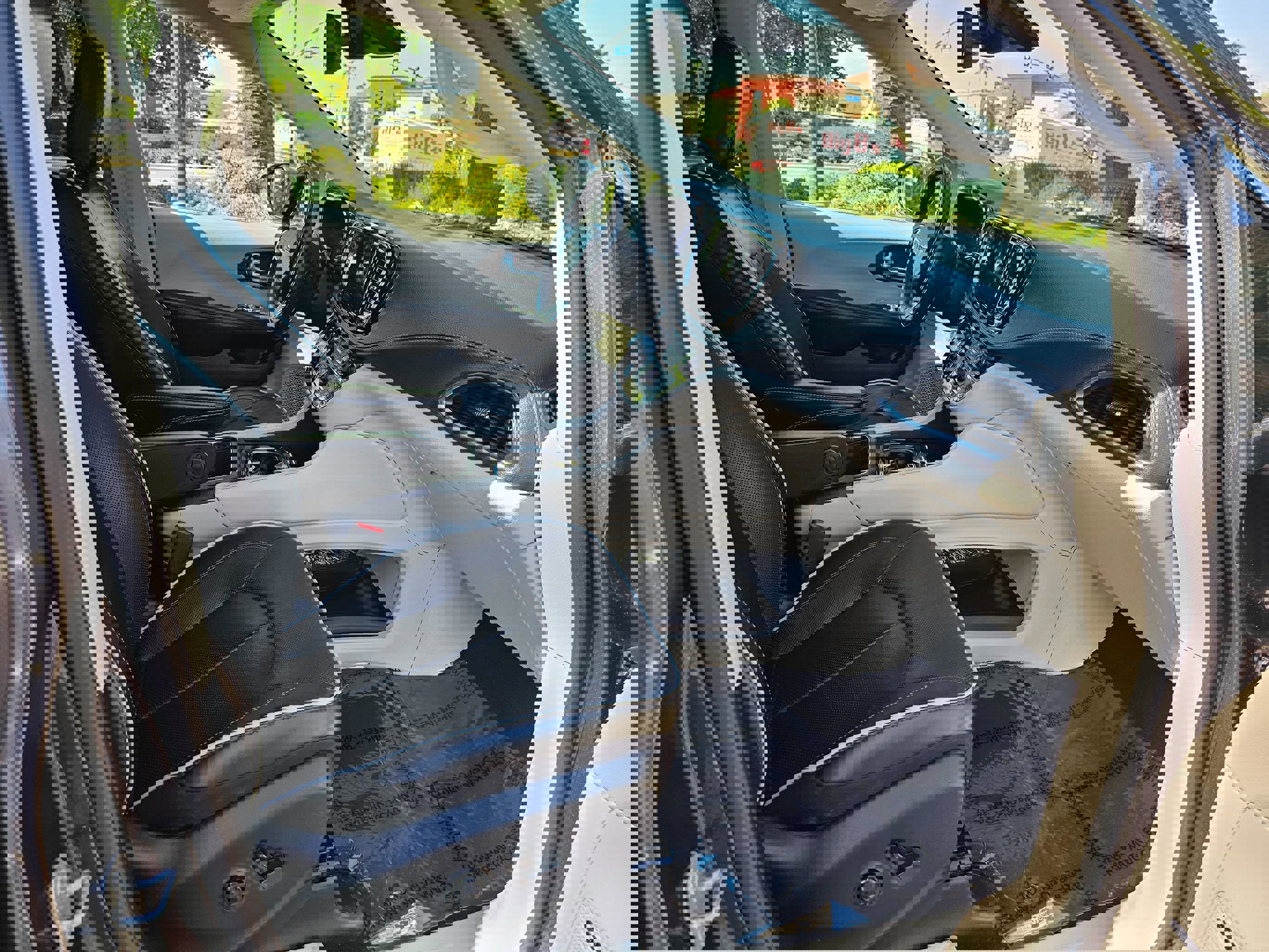 Used 2022 Chrysler Pacifica Limited image 32