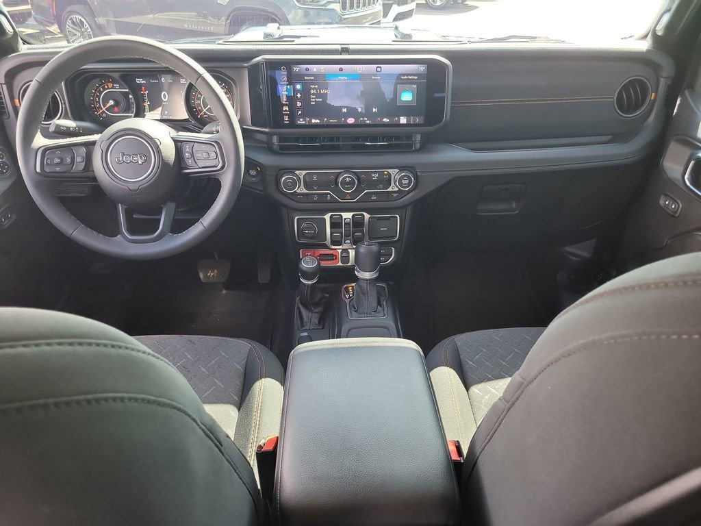 Used 2025 Jeep Gladiator Mojave AWD/4WD image 14