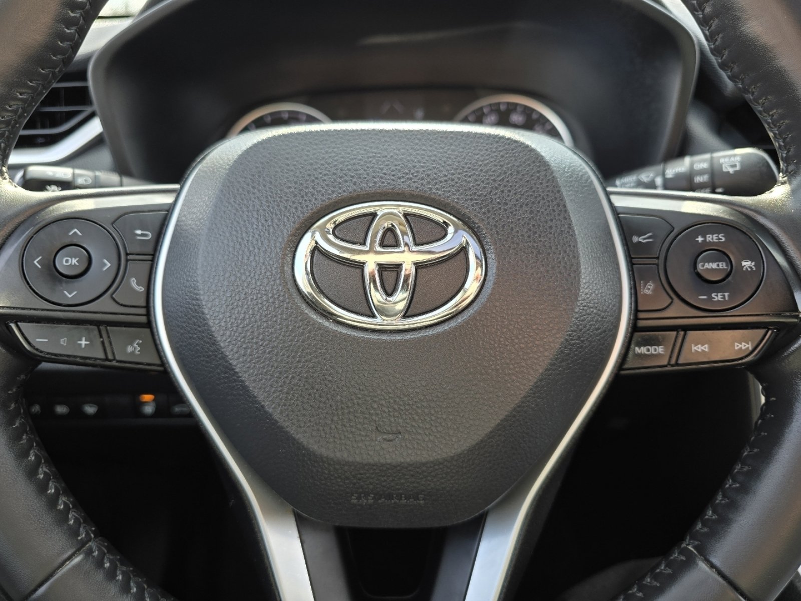 Used 2022 Toyota RAV4 XLE Premium image 27
