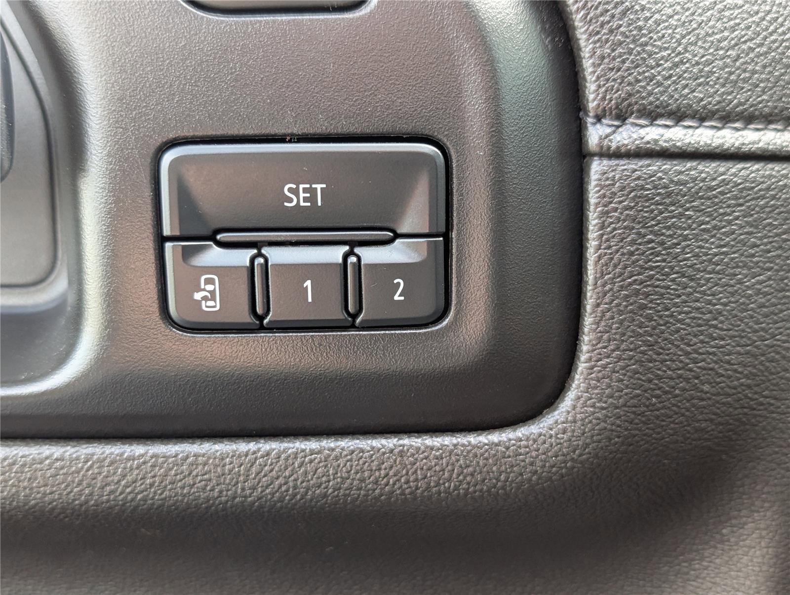 Used 2023 GMC Sierra 3500 Denali w/ Denali Ultimate Package image 20