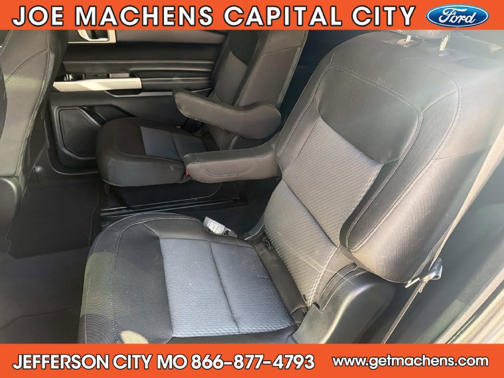 Used 2023 Ford Explorer XLT w/ Class IV Trailer Tow Package AWD/4WD image 12