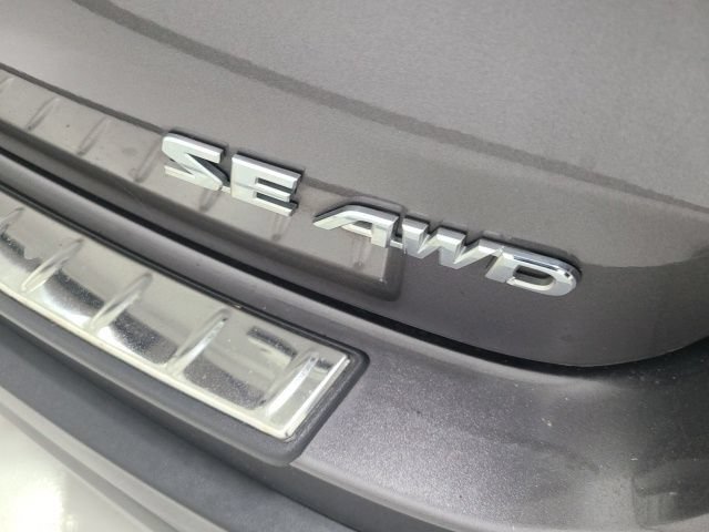 Used 2019 Toyota Highlander SE AWD/4WD image 8