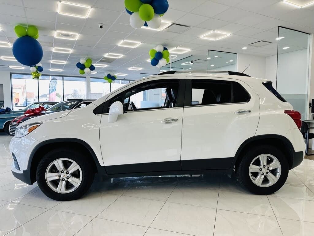 Used 2019 Chevrolet Trax LT w/ LT Convenience Package image 4