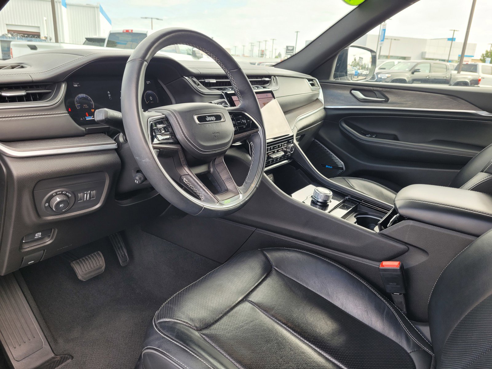 Used 2022 Jeep Grand Cherokee L Overland RWD image 9