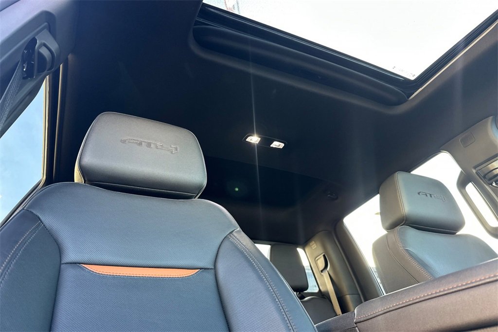 Used 2025 GMC Sierra 2500 AT4 w/ AT4 Premium Plus Package image 16