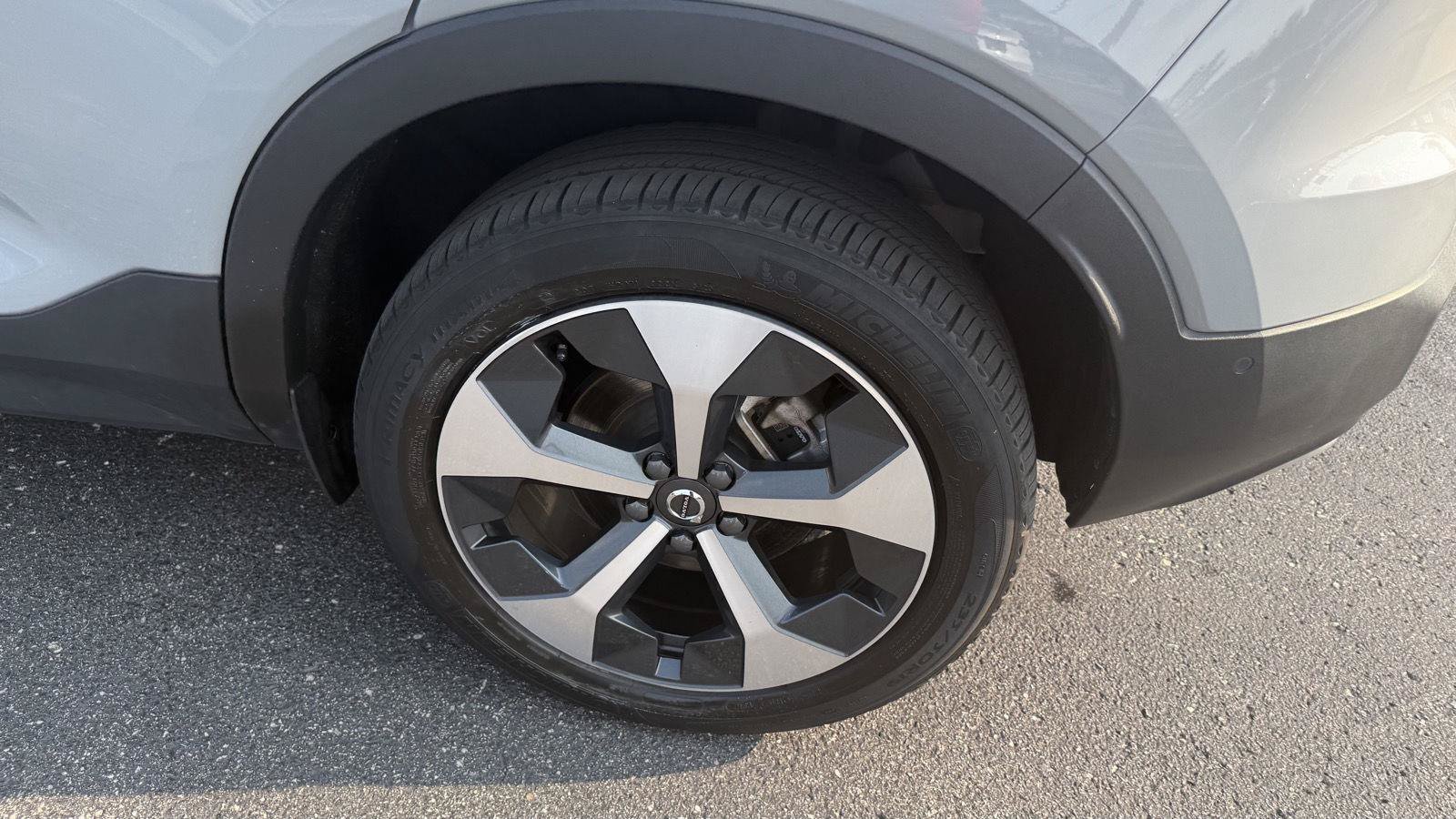 Used 2024 Volvo XC40 B5 Plus AWD/4WD image 9