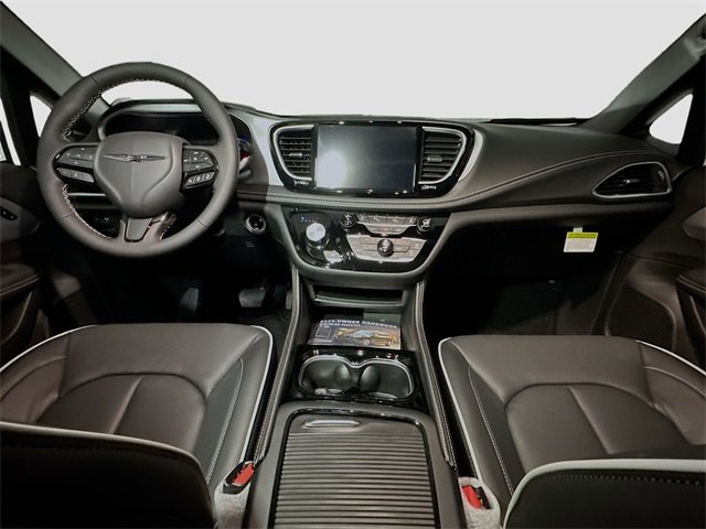 New 2026 Chrysler Pacifica Limited image 19