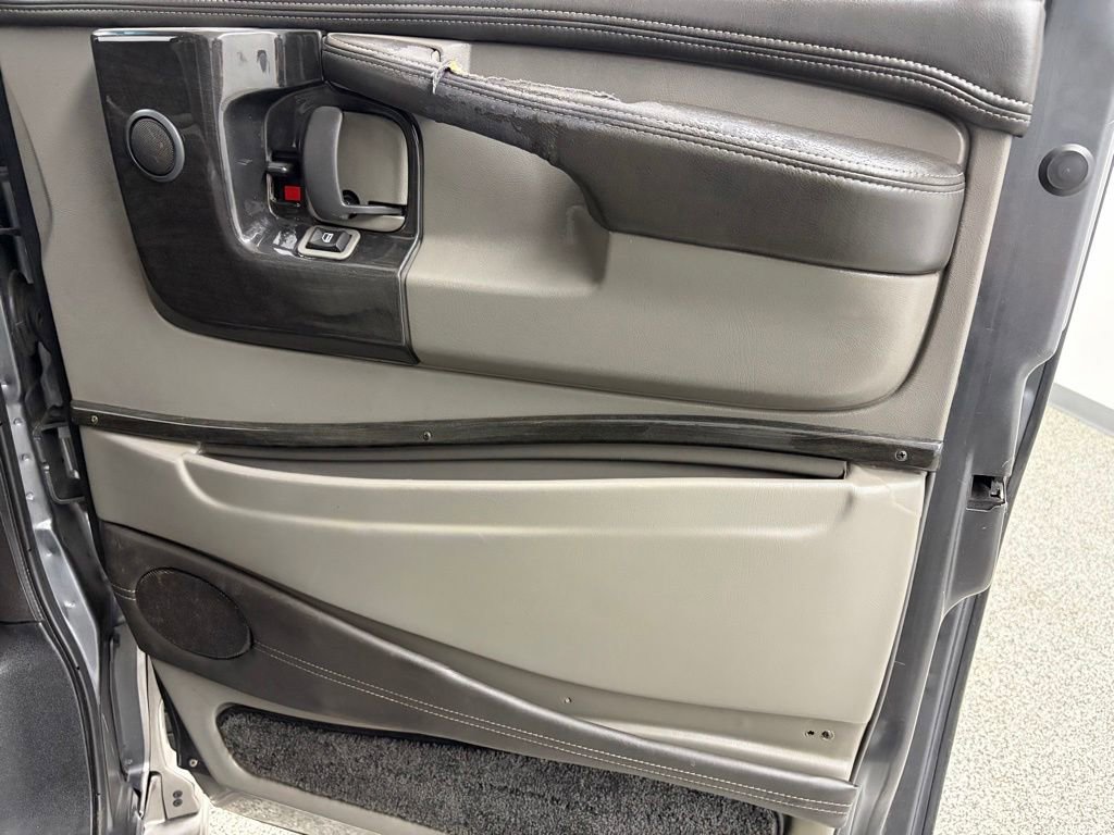 Used 2015 GMC Savana 2500 Extended RWD image 25