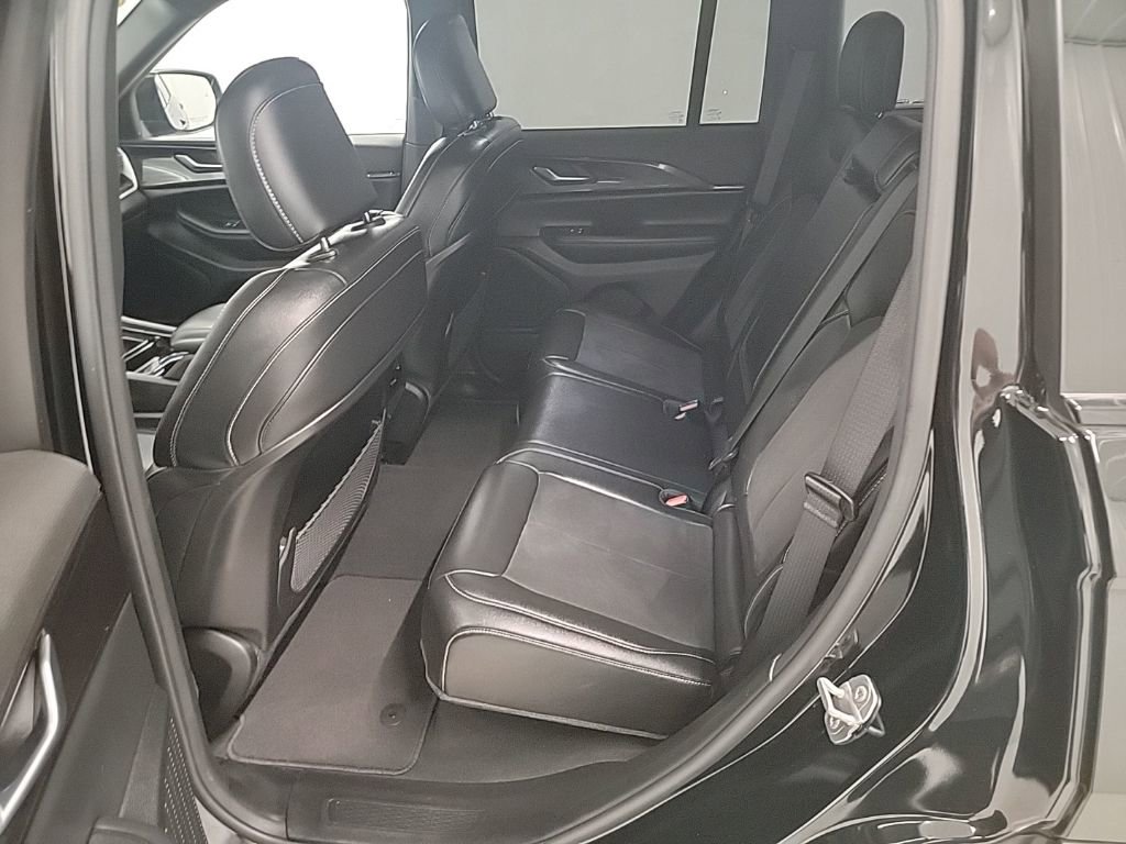 Used 2023 Jeep Grand Cherokee Altitude image 10