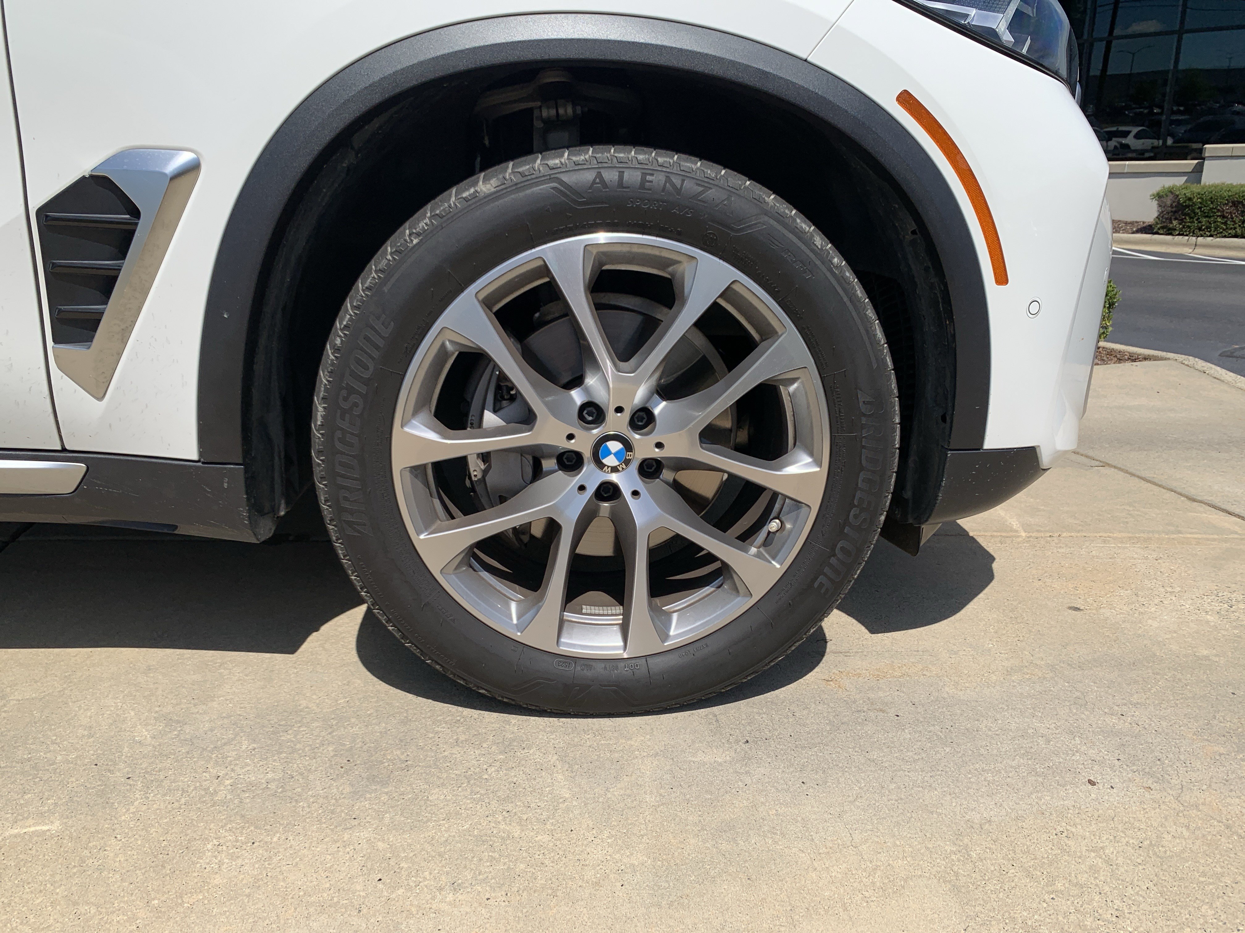Used 2024 BMW X5 xDrive40i w/ Parking Assistance Package AWD/4WD image 13
