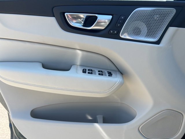 New 2026 Volvo XC60 T8 Ultra image 13