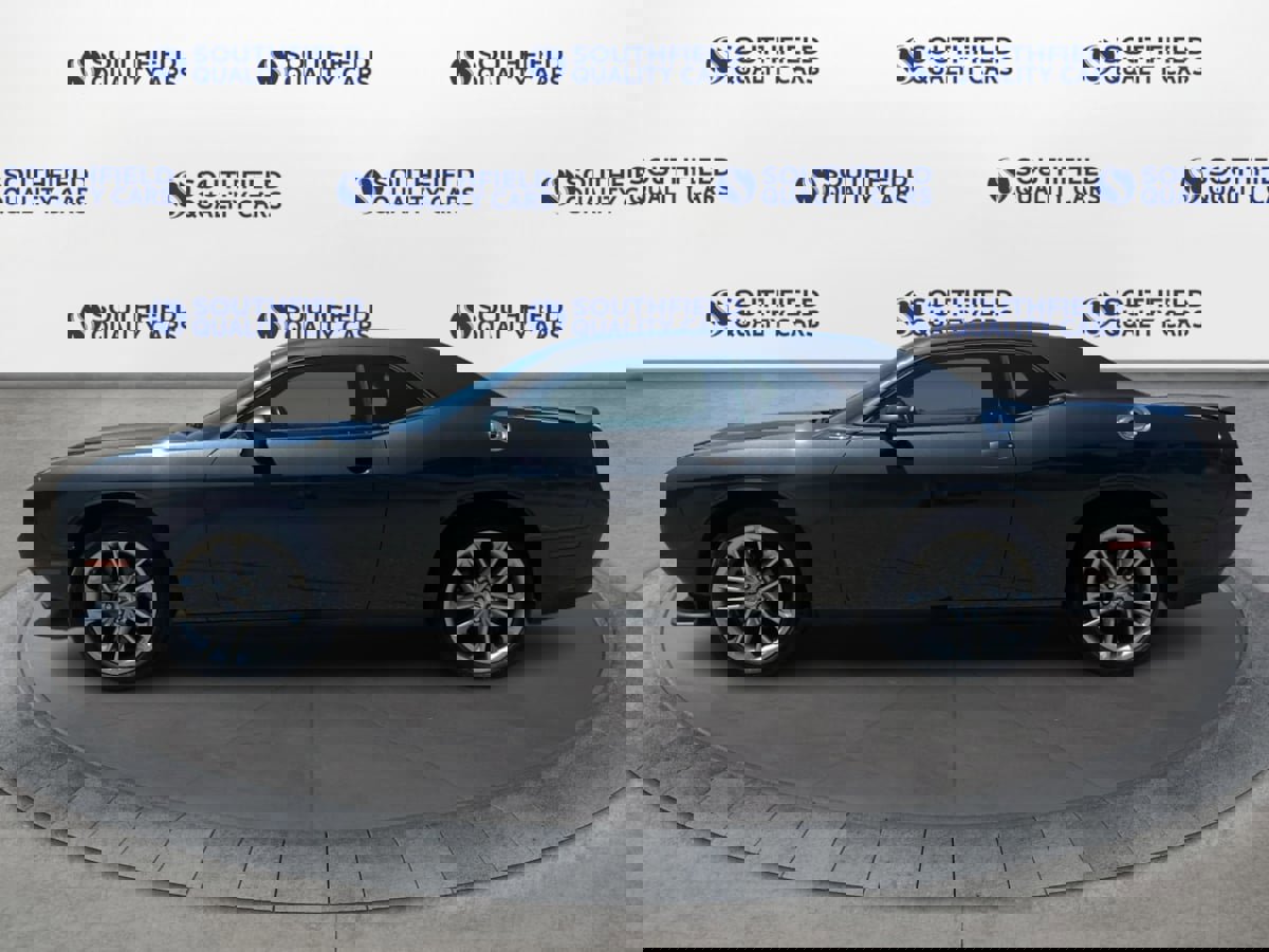 Used 2022 Dodge Challenger GT image 3