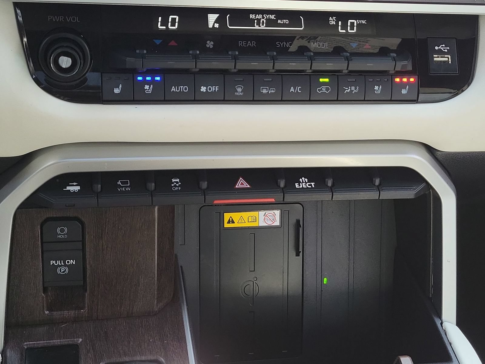 Used 2024 Toyota Sequoia Capstone AWD/4WD image 36