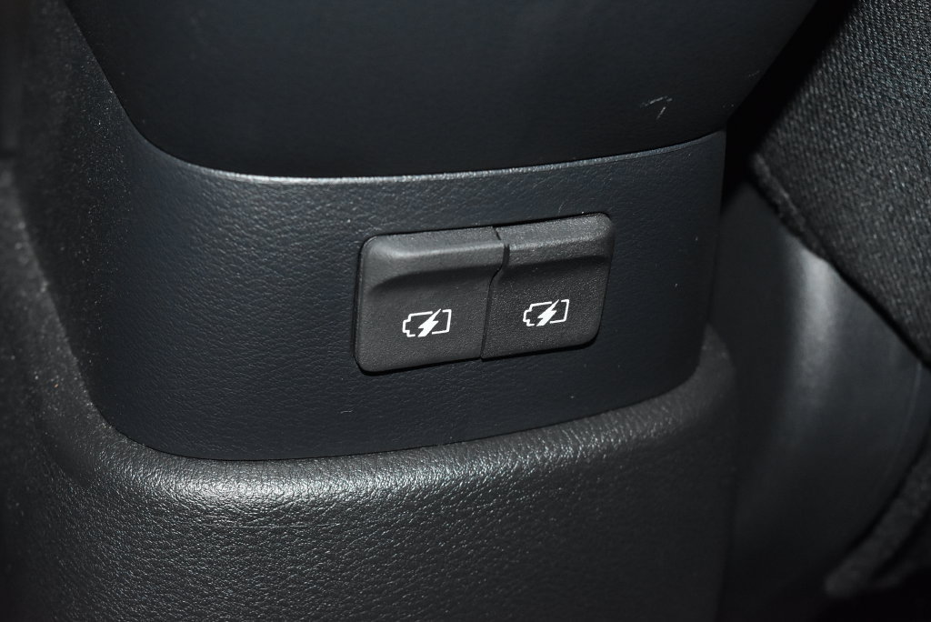 Certified 2025 Nissan Kicks Play S FWD image 17