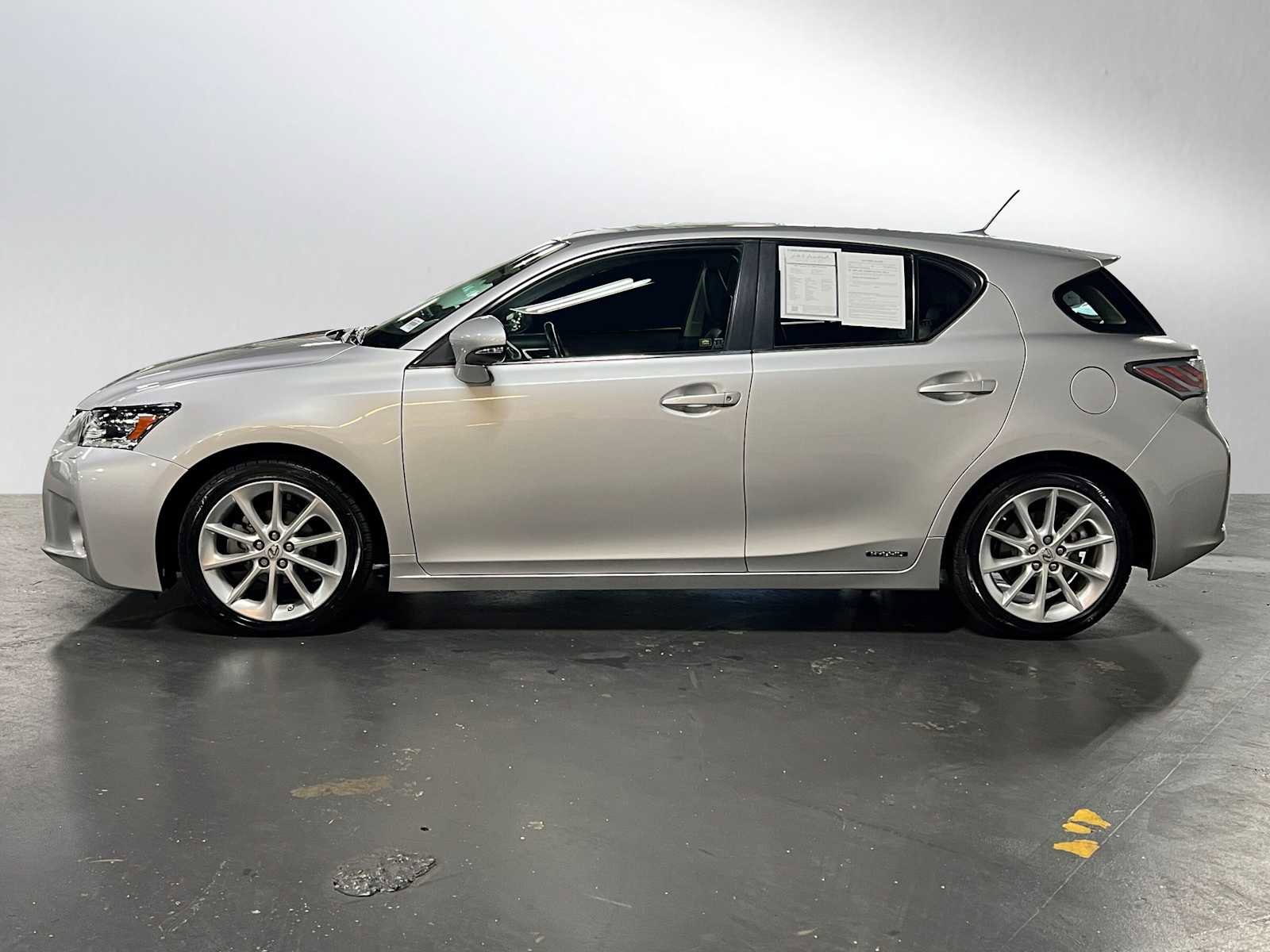 Used 2011 Lexus CT 200h Premium image 6