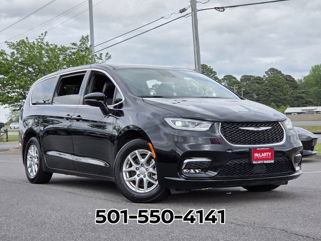 Used 2025 Chrysler Pacifica Select image 20