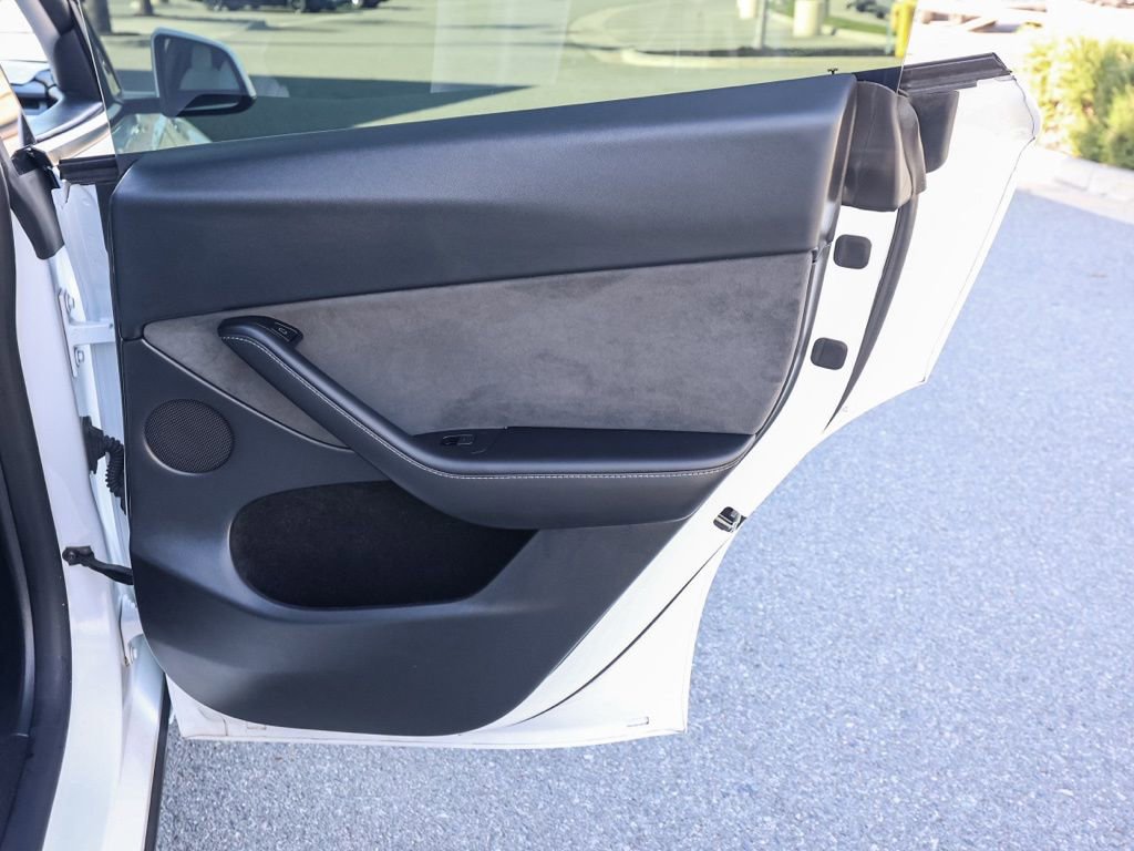 Used 2023 Tesla Model Y Long Range image 19
