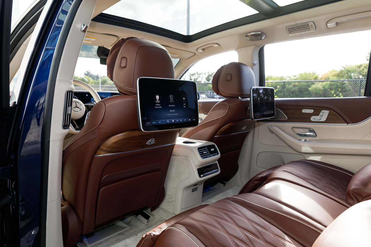 Used 2026 Mercedes-Benz Maybach GLS 600 4MATIC image 32