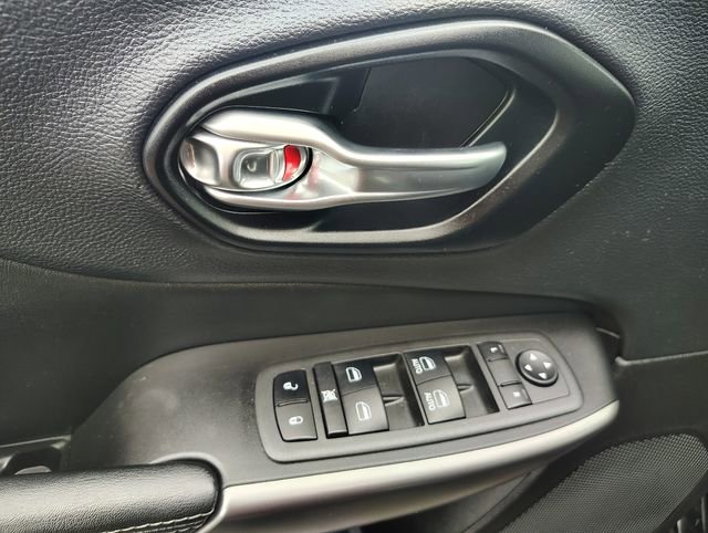 Used 2022 Jeep Cherokee Latitude Lux FWD image 9