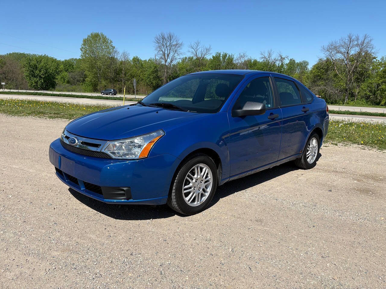 Used 2010 Ford Focus SE FWD image 3