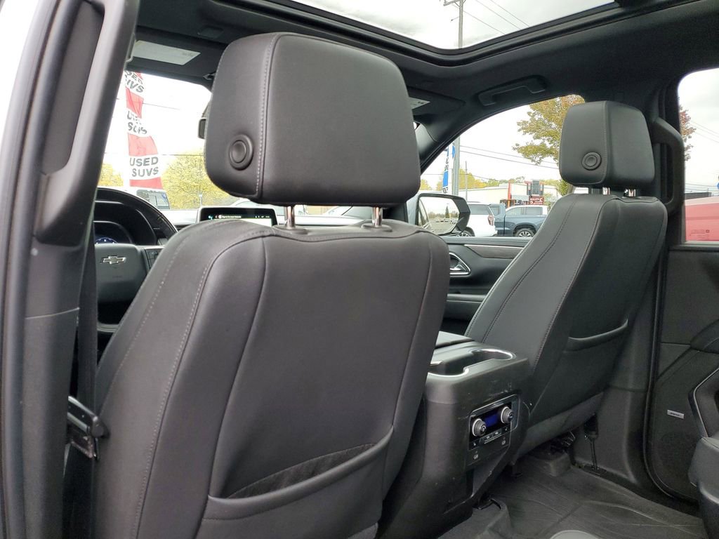 Used 2023 Chevrolet Suburban Z71 w/ Z71 Off-Road Package image 32