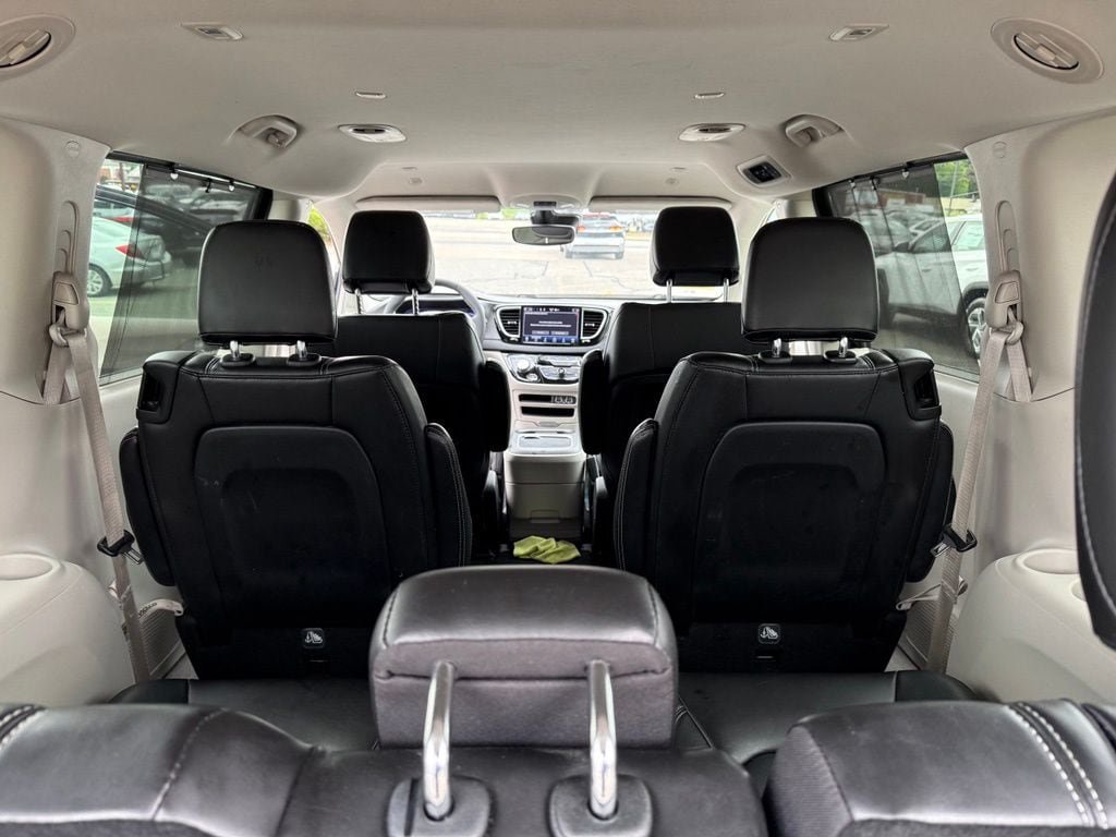 Used 2024 Chrysler Pacifica Touring-L FWD image 34