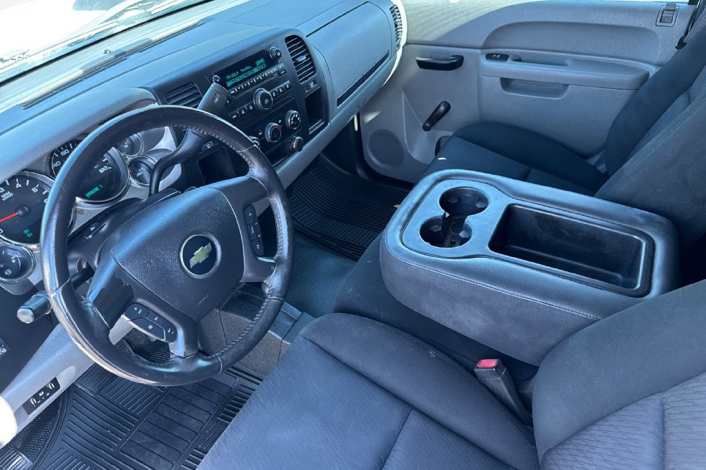 Used 2014 Chevrolet Silverado 2500 W/T AWD/4WD image 4