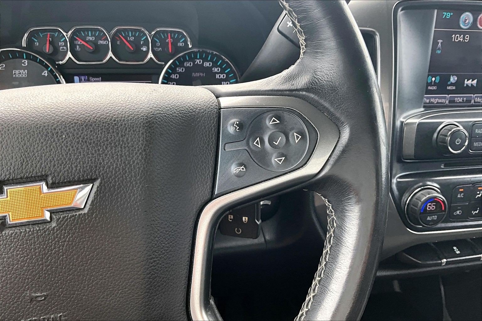 Used 2017 Chevrolet Silverado 1500 LT w/ LT Eassist Package AWD/4WD image 23