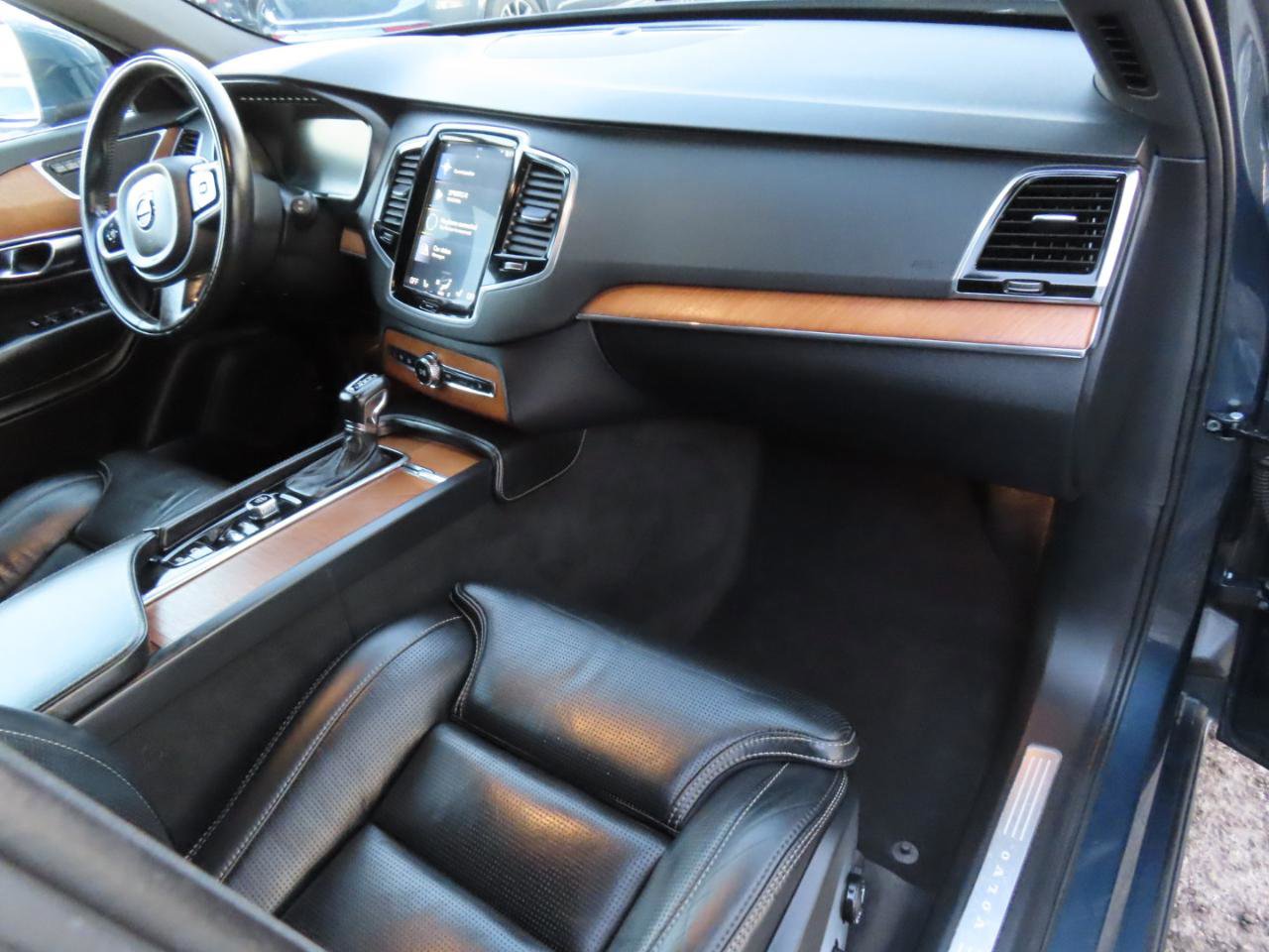 Used 2018 Volvo XC90 T6 Inscription w/ Convenience Package image 18