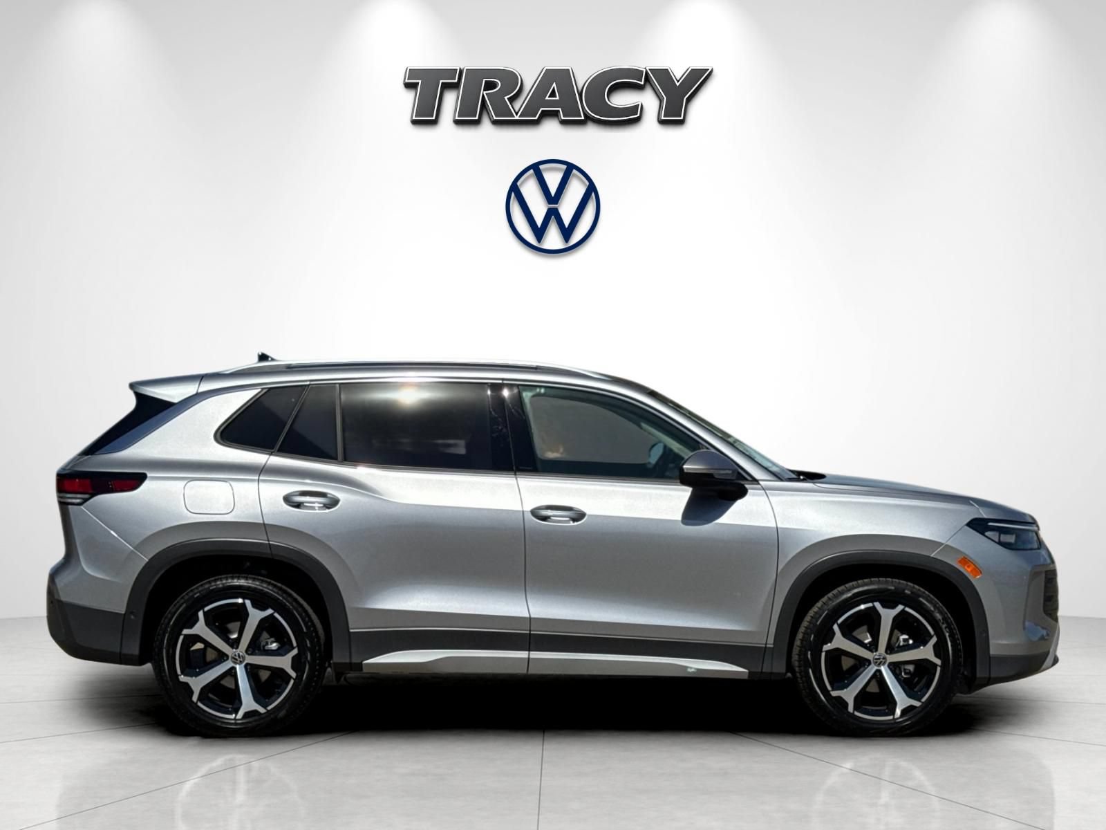 New 2026 Volkswagen Tiguan SE FWD image 3