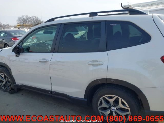 Used 2020 Subaru Forester Premium AWD/4WD image 6