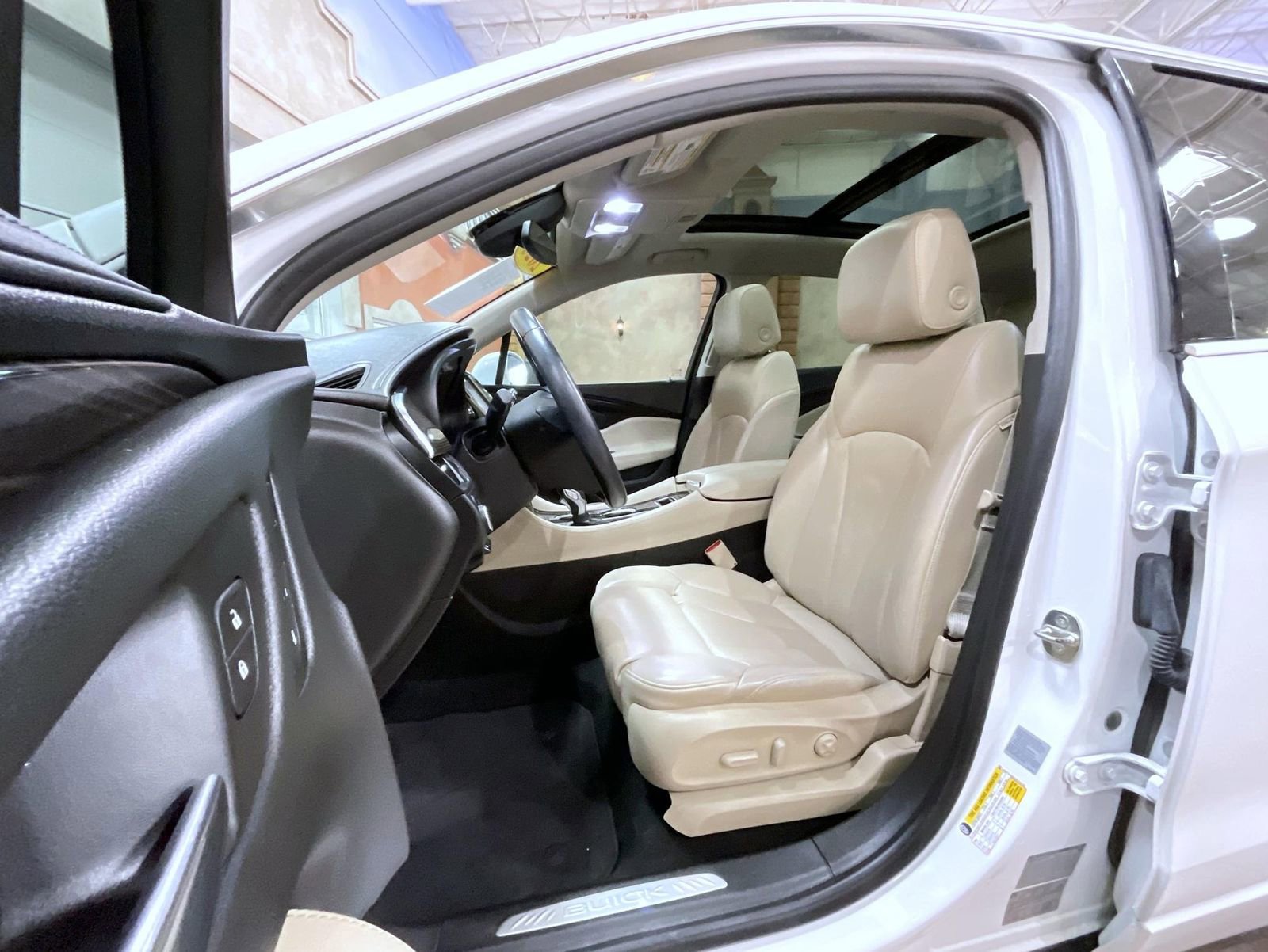 Used 2020 Buick Envision Premium w/ Driver Confidence Package AWD/4WD image 10