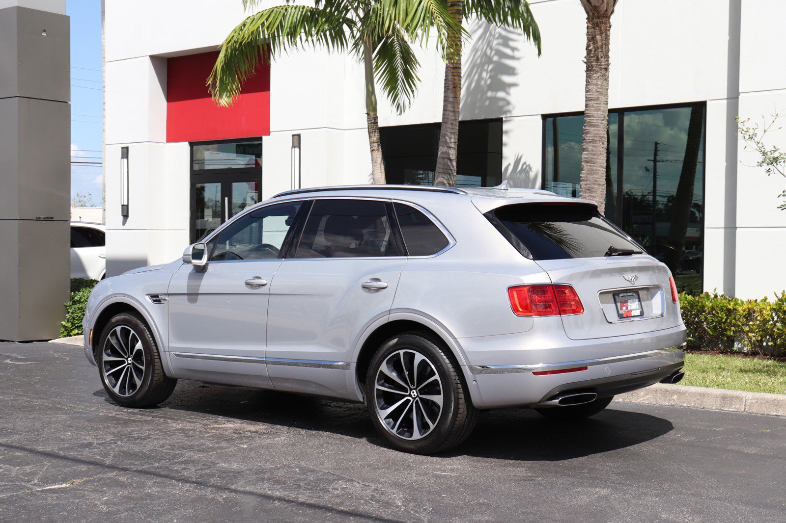 Used 2017 Bentley Bentayga image 4