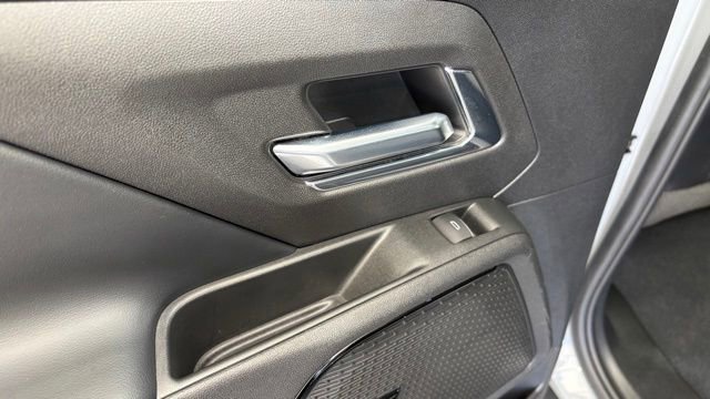 Used 2025 Chevrolet Silverado EV LT AWD/4WD image 21