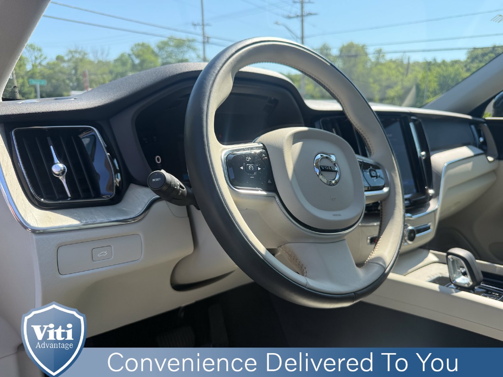 Certified 2023 Volvo XC60 B5 Plus AWD/4WD image 17