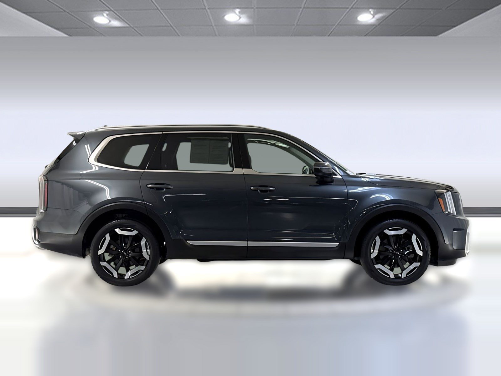 Used 2023 Kia Telluride EX w/ EX Captain's Chair Package FWD image 8