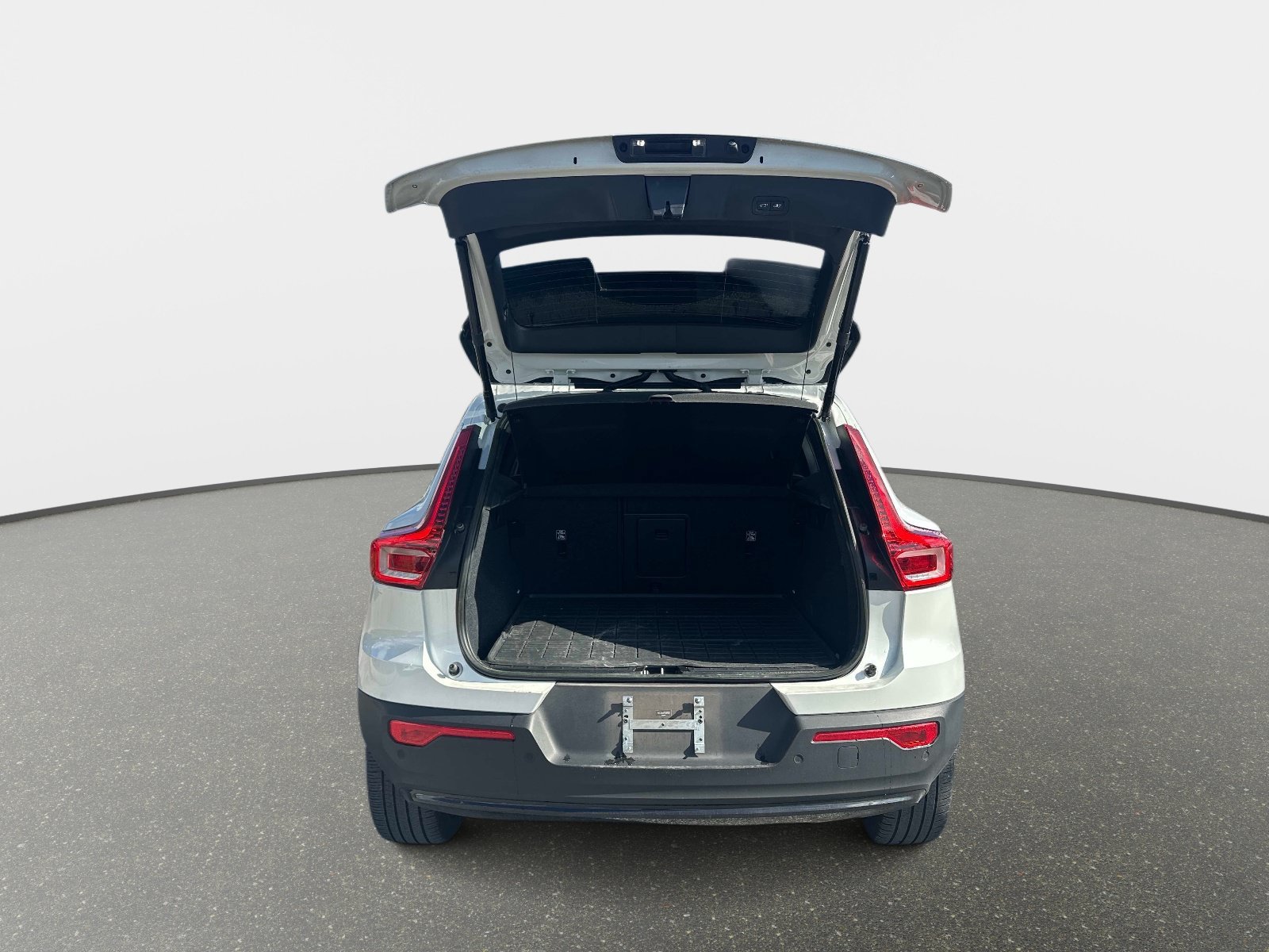 Used 2023 Volvo XC40 B5 Plus w/ Protection Package Premier AWD/4WD image 10