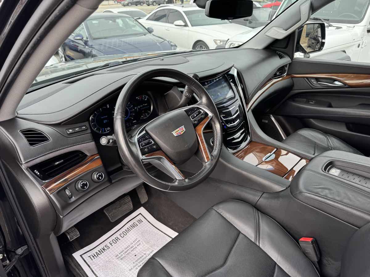 Used 2017 Cadillac Escalade Luxury AWD/4WD image 10
