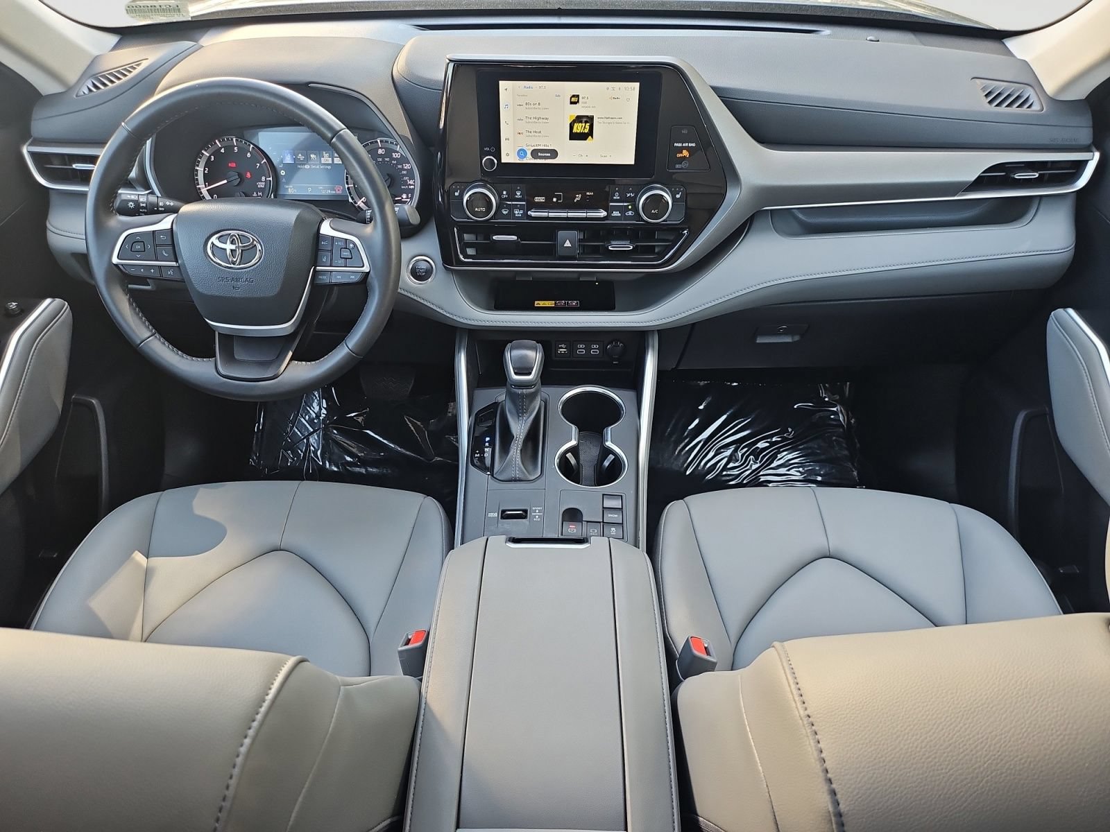 Used 2025 Toyota Highlander XLE FWD image 16