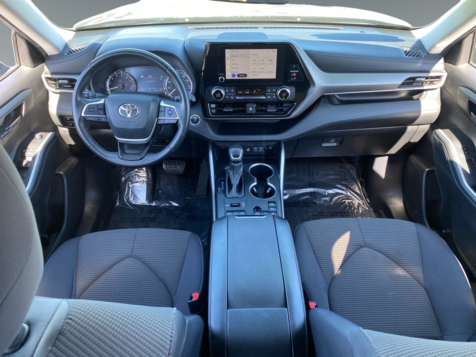 Used 2024 Toyota Highlander LE AWD/4WD image 10