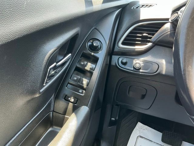 Used 2018 Chevrolet Trax LT w/ LT Convenience Package AWD/4WD image 24
