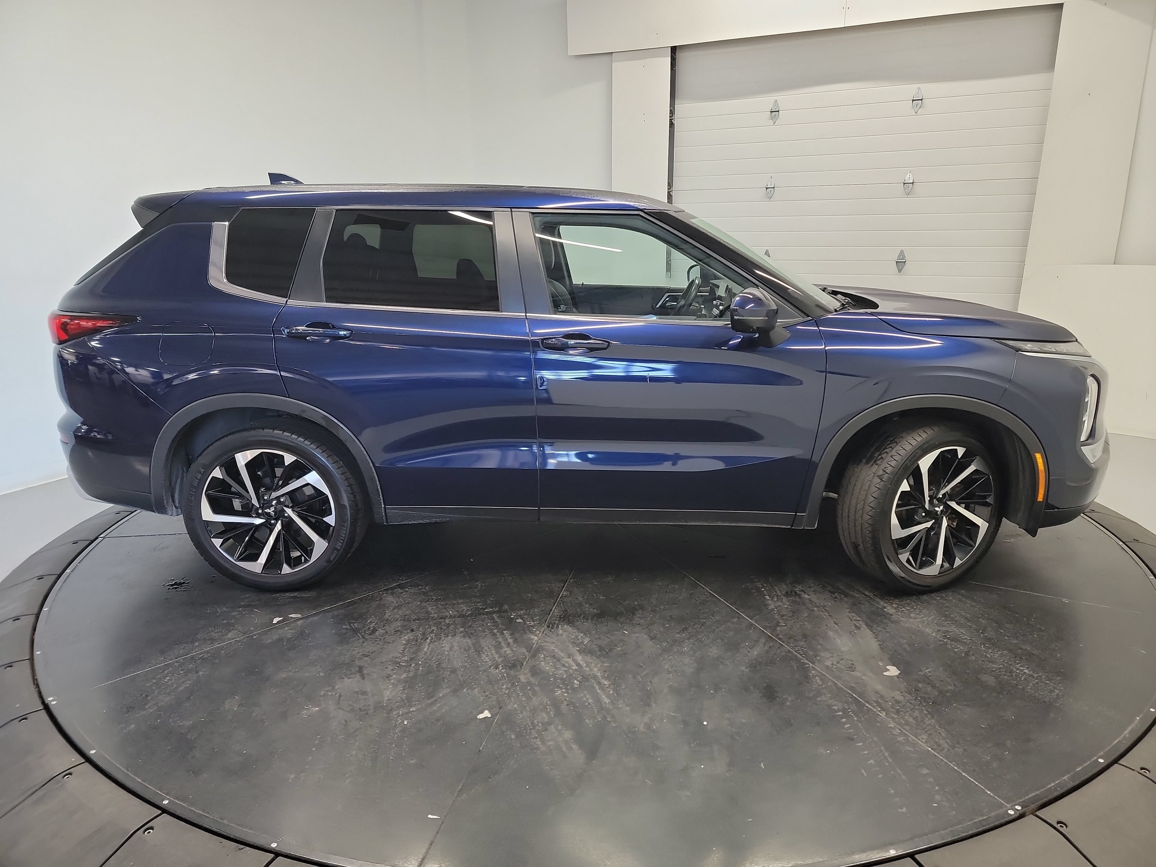 Used 2023 Mitsubishi Outlander SE FWD image 11