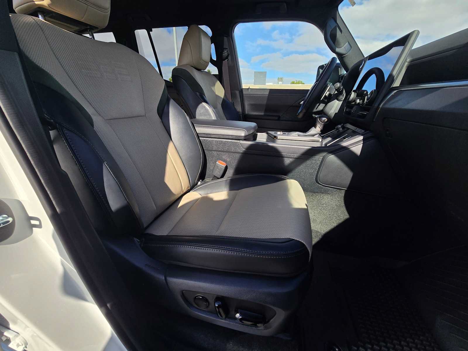 New 2026 Lexus GX 550 AWD/4WD image 10