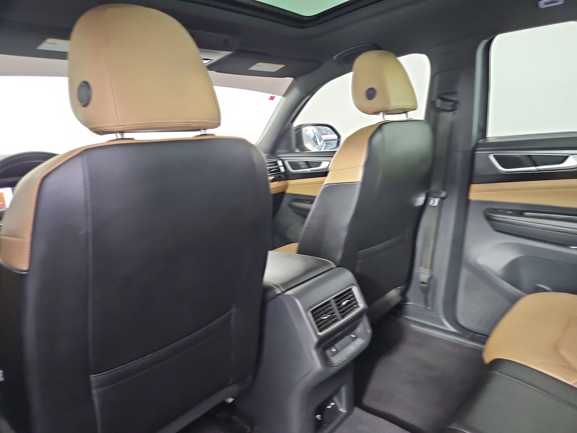 Used 2024 Volkswagen Atlas Cross Sport SEL R-Line AWD/4WD image 39