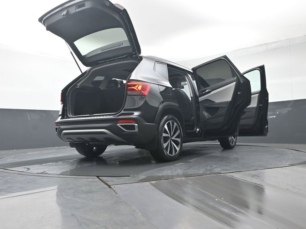 Used 2022 Volkswagen Taos SE w/ Panoramic Sunroof Package image 51