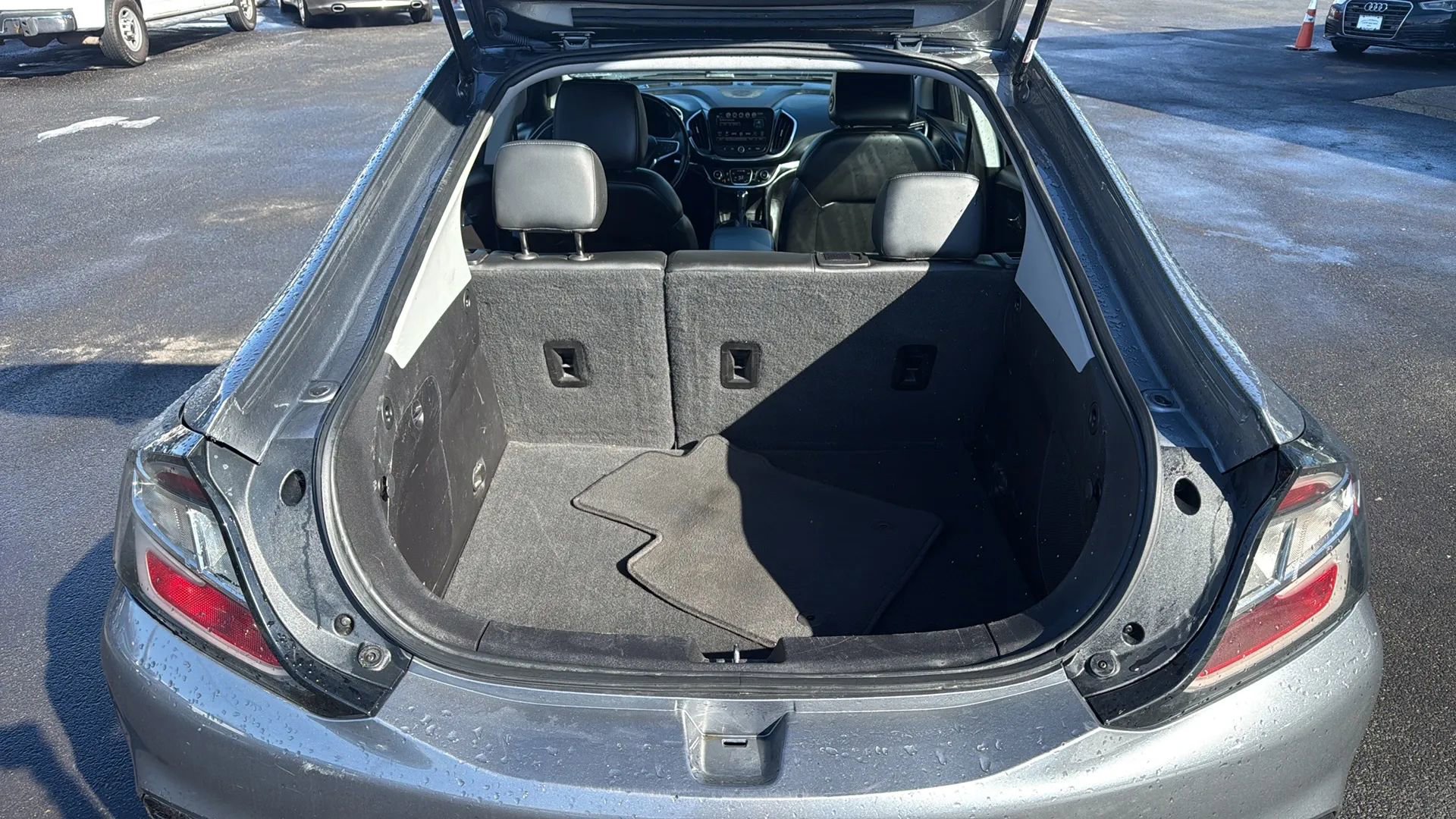 Used 2018 Chevrolet Volt Premier w/ Driver Confidence Package image 10