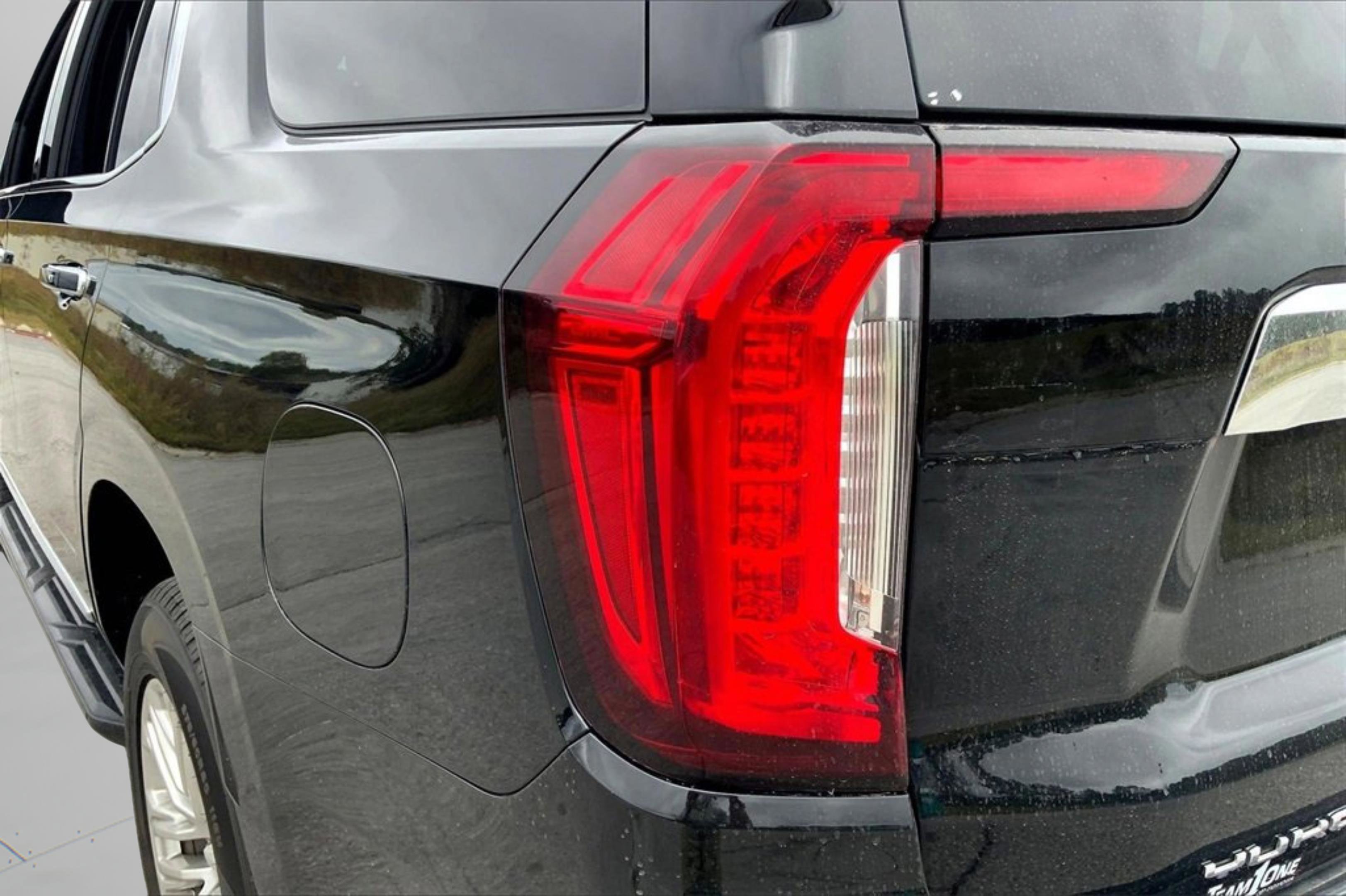 Used 2023 GMC Yukon SLT image 31